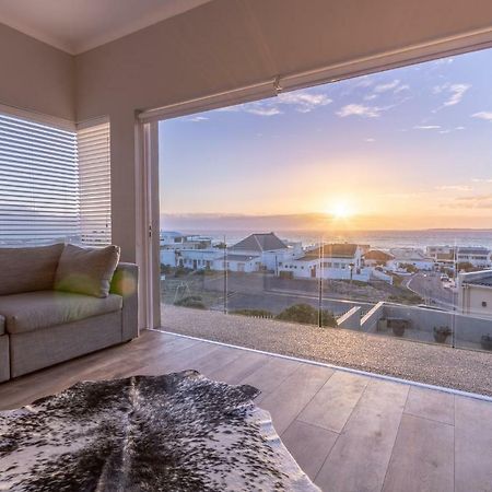 Small Bay Beach Suites كيب تاون المظهر الخارجي الصورة