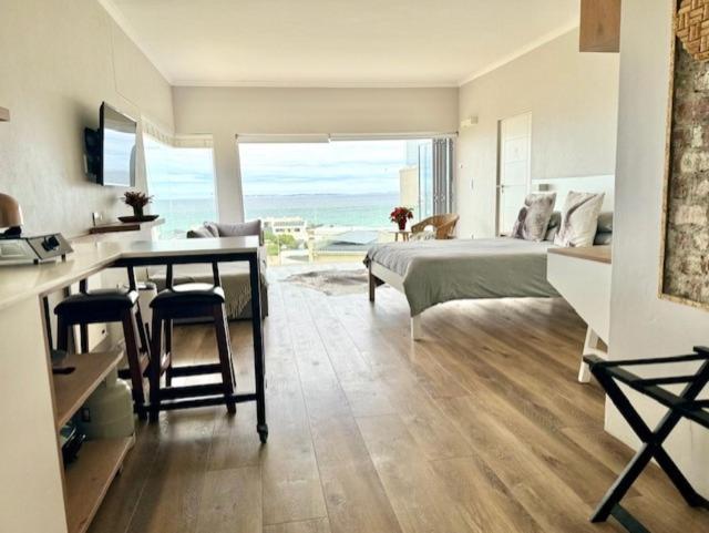 Small Bay Beach Suites كيب تاون المظهر الخارجي الصورة