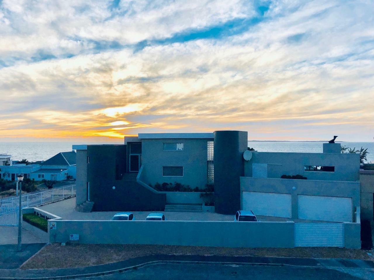 Small Bay Beach Suites كيب تاون المظهر الخارجي الصورة
