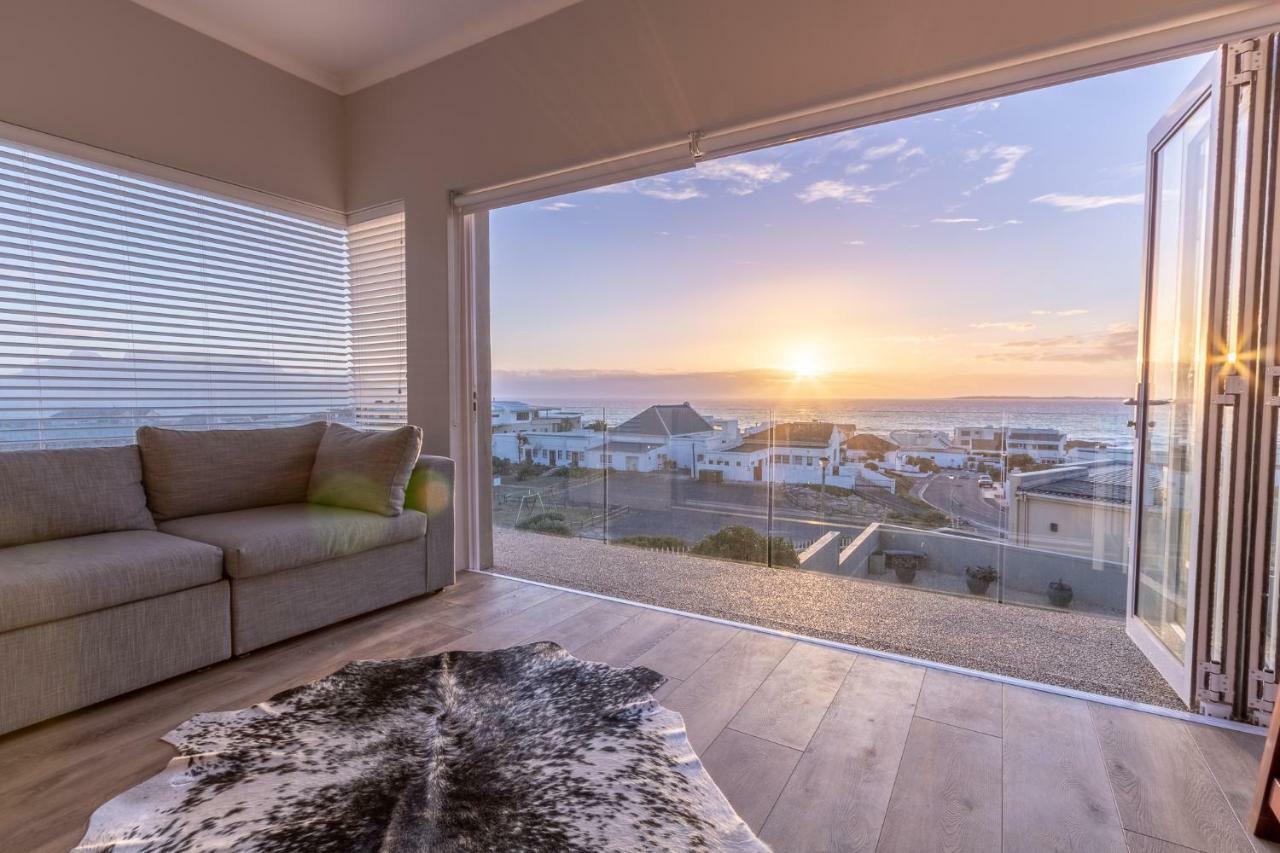 Small Bay Beach Suites كيب تاون المظهر الخارجي الصورة