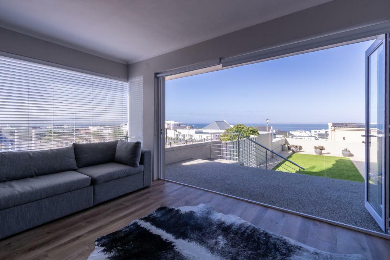 Small Bay Beach Suites كيب تاون المظهر الخارجي الصورة