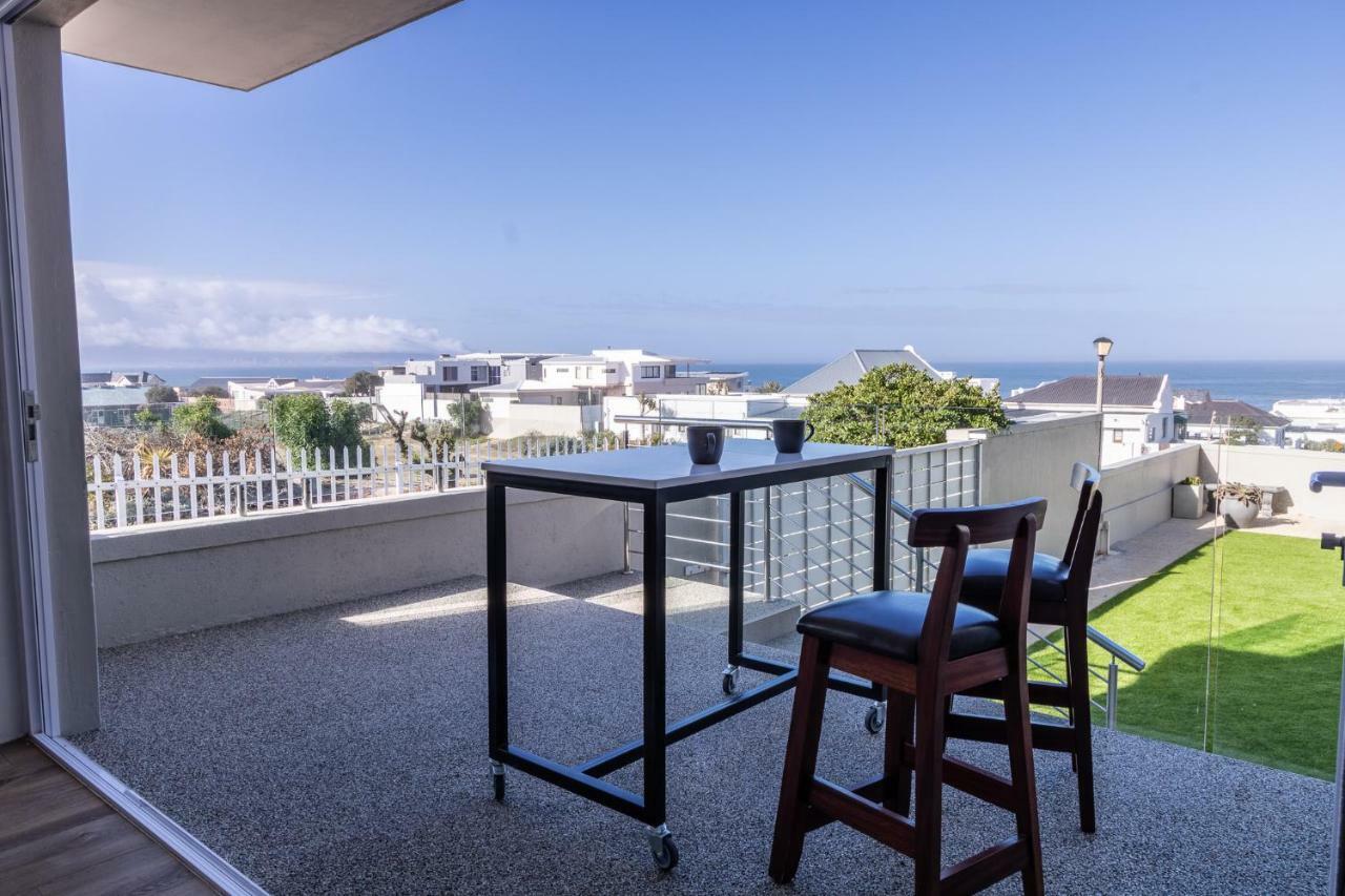 Small Bay Beach Suites كيب تاون المظهر الخارجي الصورة
